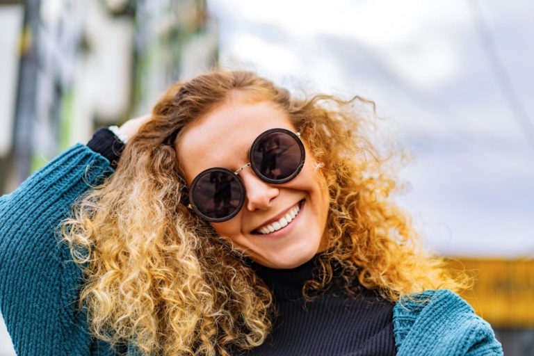 Okulary przeciwsłoneczne Ray Ban dla kobiet – stylowe i funkcjonalne modele