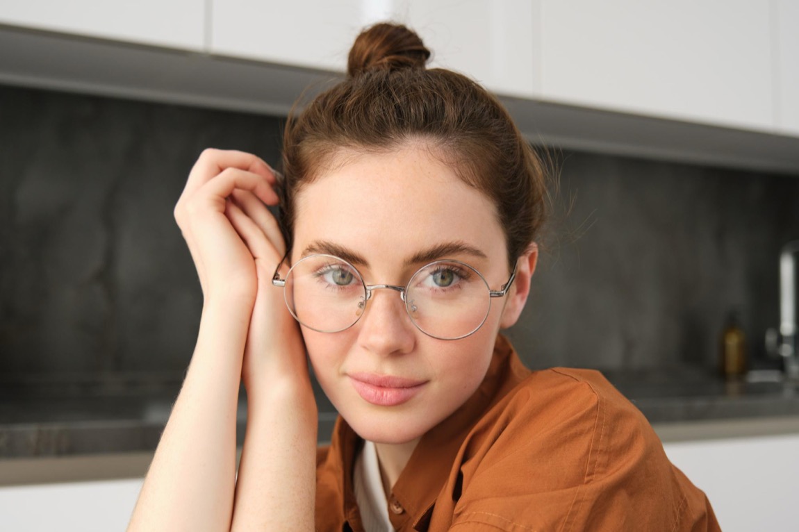 Okulary korekcyjne Prada dla kobiet – elegancja i jakość w jednym