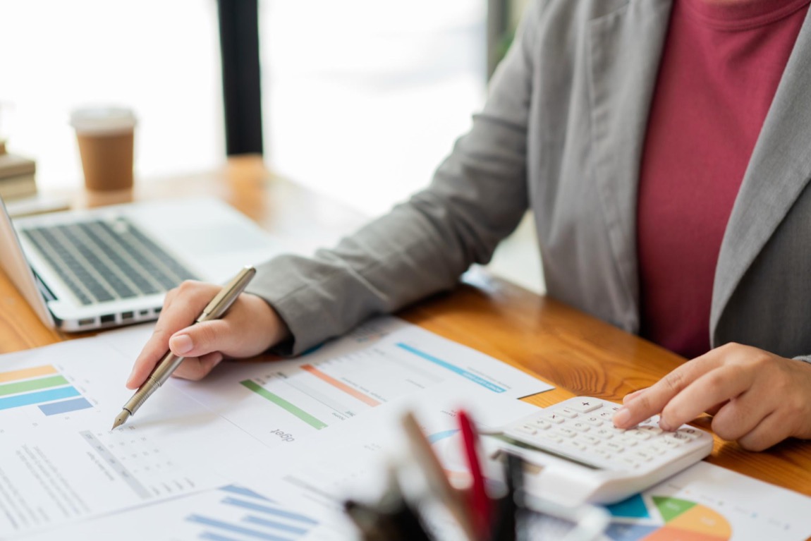 Kiedy maszyny liczą lepiej: Oszczędności i pułapki automatyzacji w księgowości